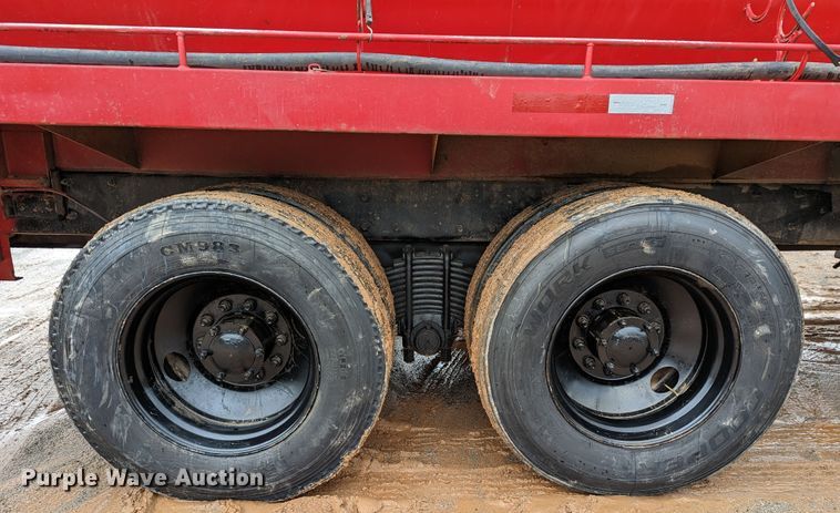 image for item DR6843 2004 Mack Granite CV713  vacuum truck