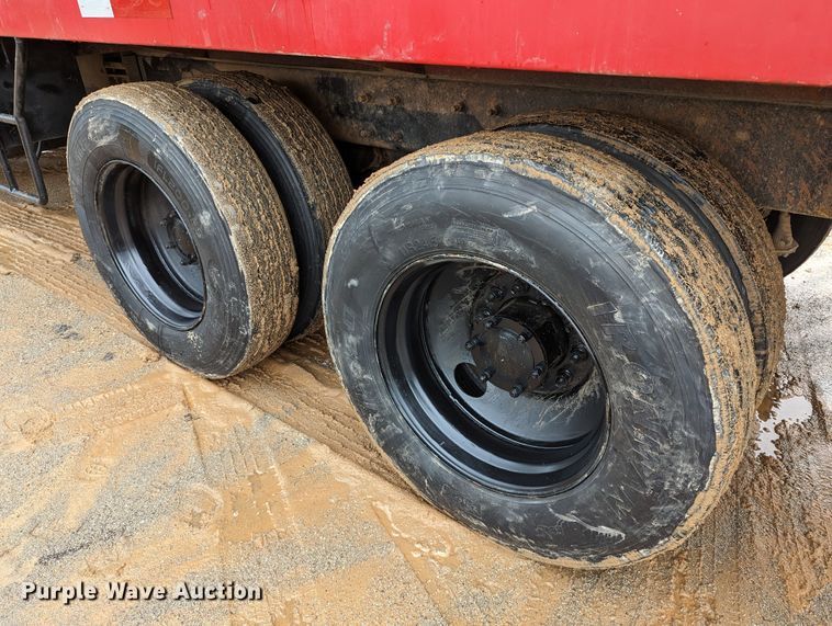 image for item DR6843 2004 Mack Granite CV713  vacuum truck