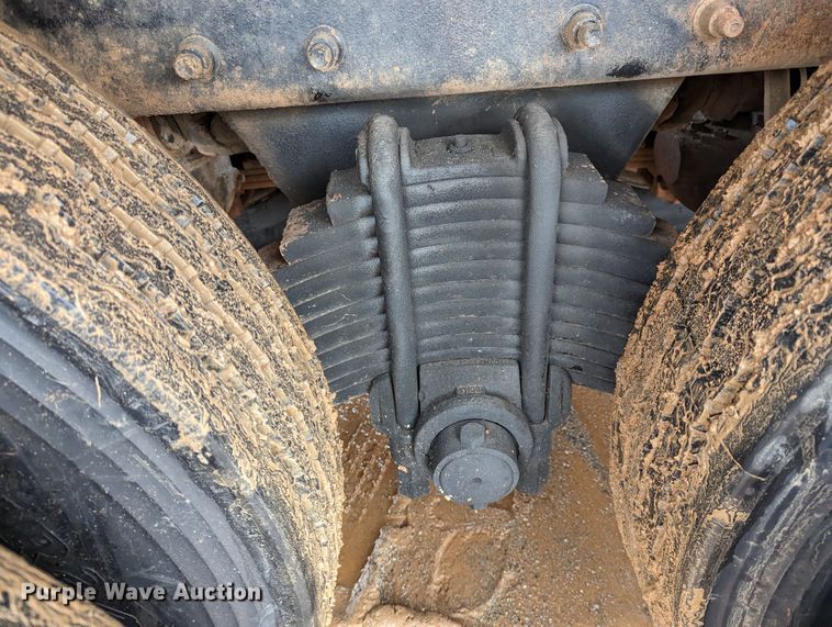 image for item DR6843 2004 Mack Granite CV713  vacuum truck