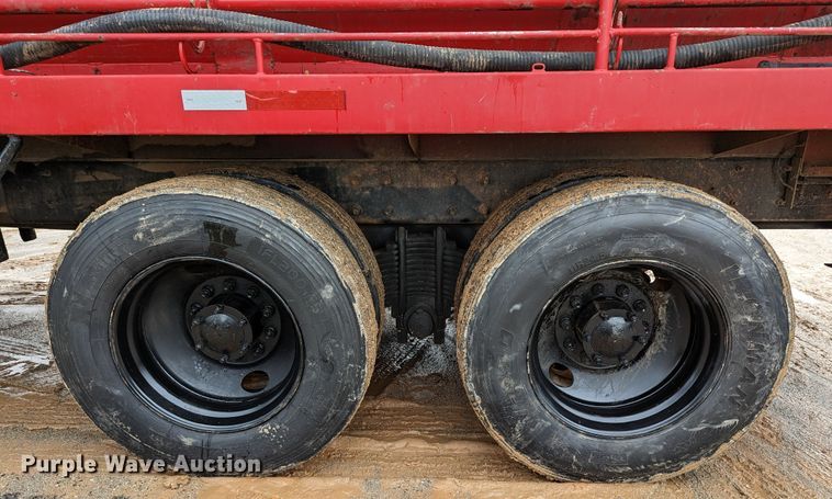 image for item DR6843 2004 Mack Granite CV713  vacuum truck