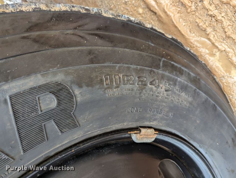 image for item DR6843 2004 Mack Granite CV713  vacuum truck