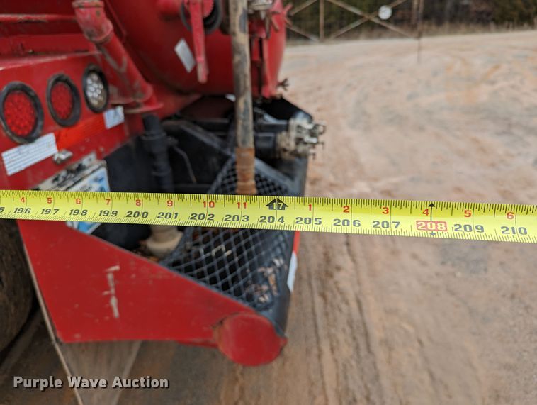 image for item DR6843 2004 Mack Granite CV713  vacuum truck