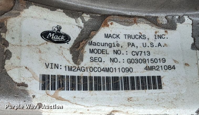 image for item DR6843 2004 Mack Granite CV713  vacuum truck