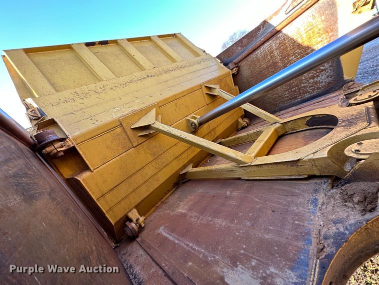 image for item DR7462 2003 Caterpillar 621G  scraper