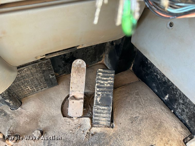 image for item DR7462 2003 Caterpillar 621G  scraper