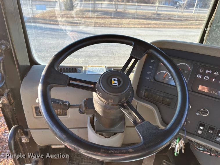 image for item DR7462 2003 Caterpillar 621G  scraper