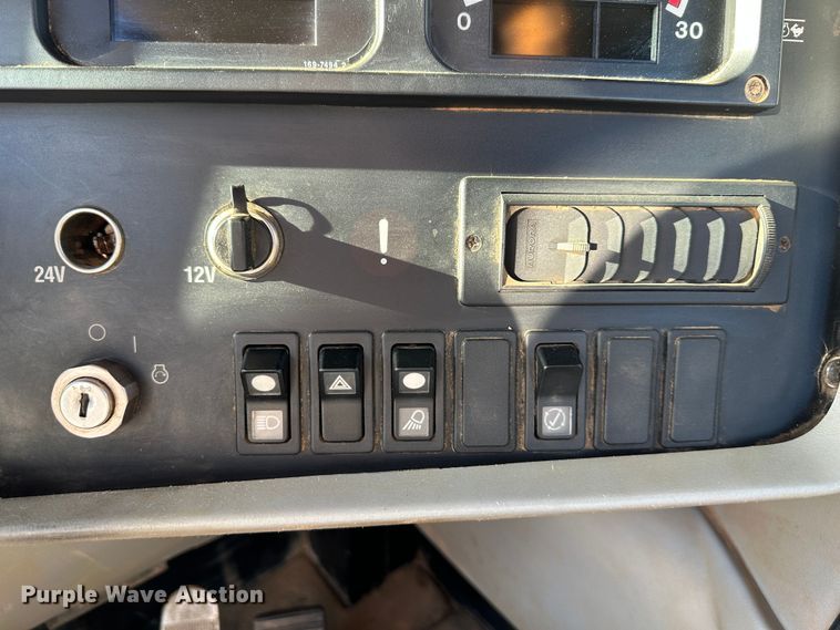 image for item DR7463 2003 Caterpillar 621G  scraper