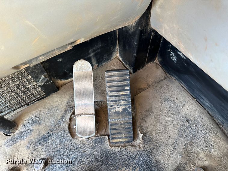 image for item DR7463 2003 Caterpillar 621G  scraper