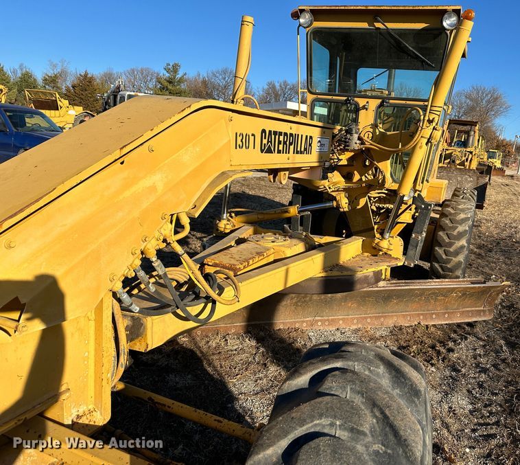 image for item DR7465 1993 Caterpillar 140G  motor grader