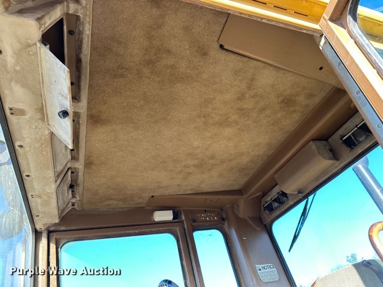 image for item DR7465 1993 Caterpillar 140G  motor grader