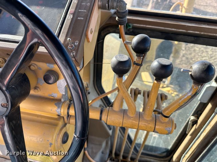 image for item DR7465 1993 Caterpillar 140G  motor grader