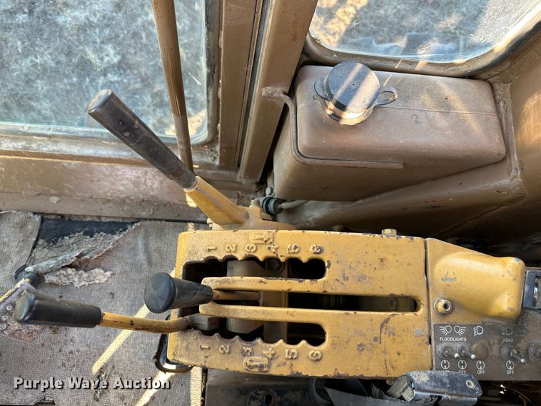 image for item DR7465 1993 Caterpillar 140G  motor grader