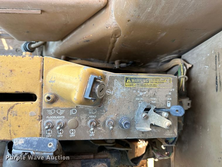 image for item DR7465 1993 Caterpillar 140G  motor grader