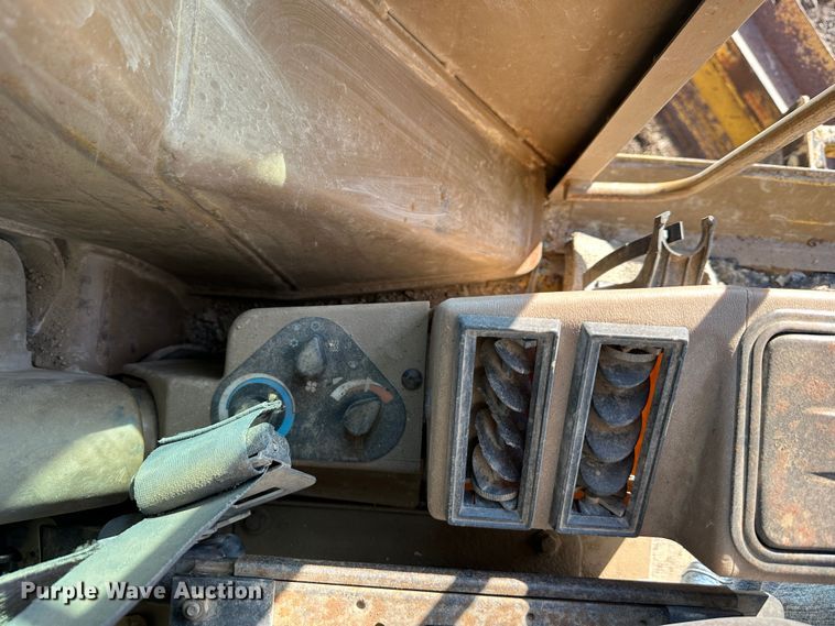 image for item DR7465 1993 Caterpillar 140G  motor grader