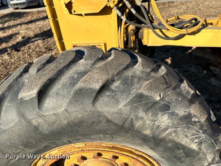 image for item DR7465 1993 Caterpillar 140G  motor grader