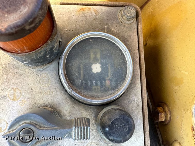 image for item DR7466 1987 Caterpillar 963  track loader