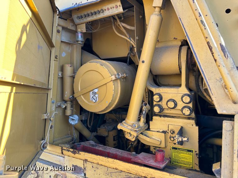 image for item DR7466 1987 Caterpillar 963  track loader