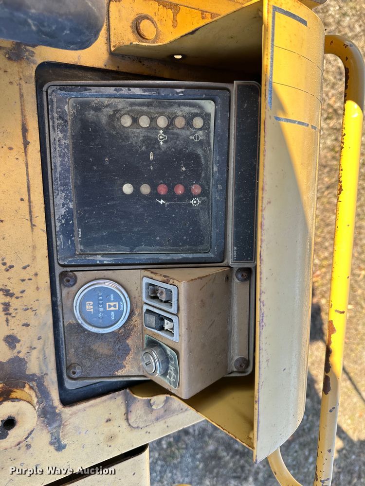 image for item DR7467 1995 Caterpillar 963B LGP  track loader