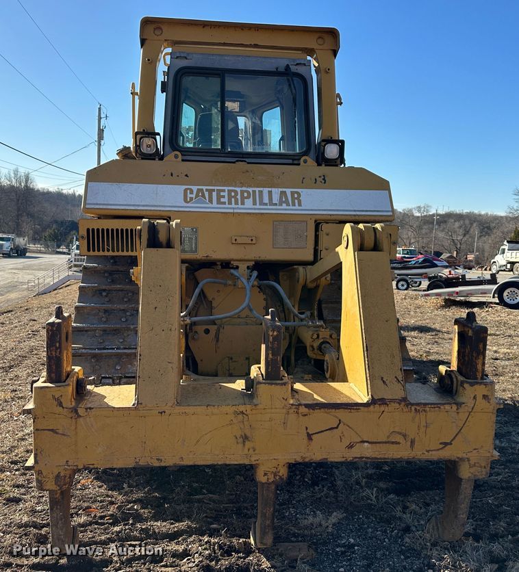 image for item DR7468 1998 Caterpillar D7R  dozer