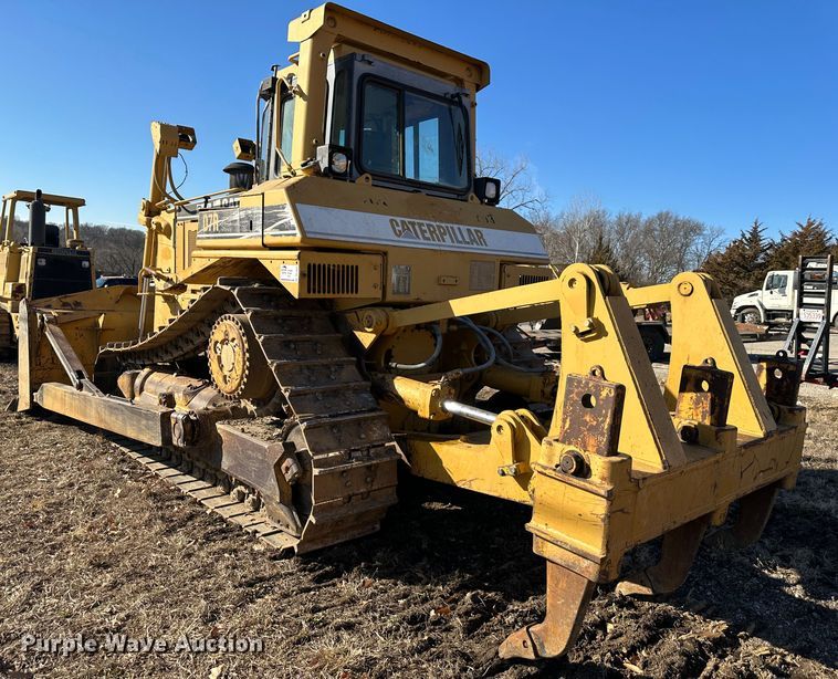 image for item DR7468 1998 Caterpillar D7R  dozer