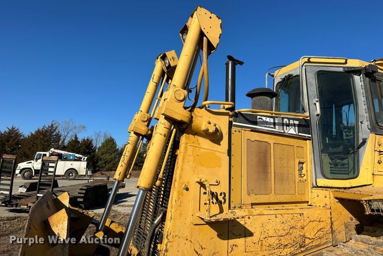 image for item DR7468 1998 Caterpillar D7R  dozer