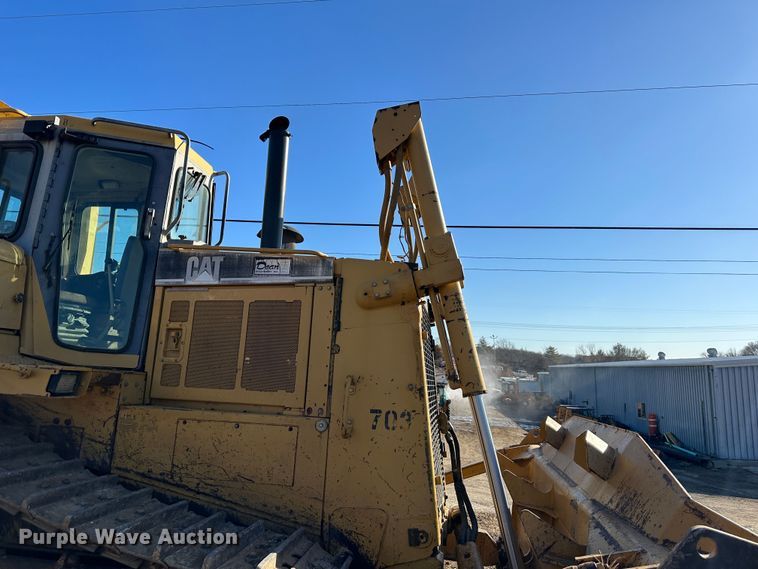 image for item DR7468 1998 Caterpillar D7R  dozer