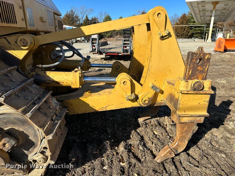 image for item DR7468 1998 Caterpillar D7R  dozer
