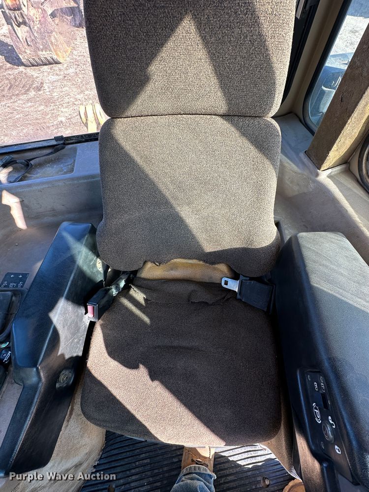 image for item DR7468 1998 Caterpillar D7R  dozer