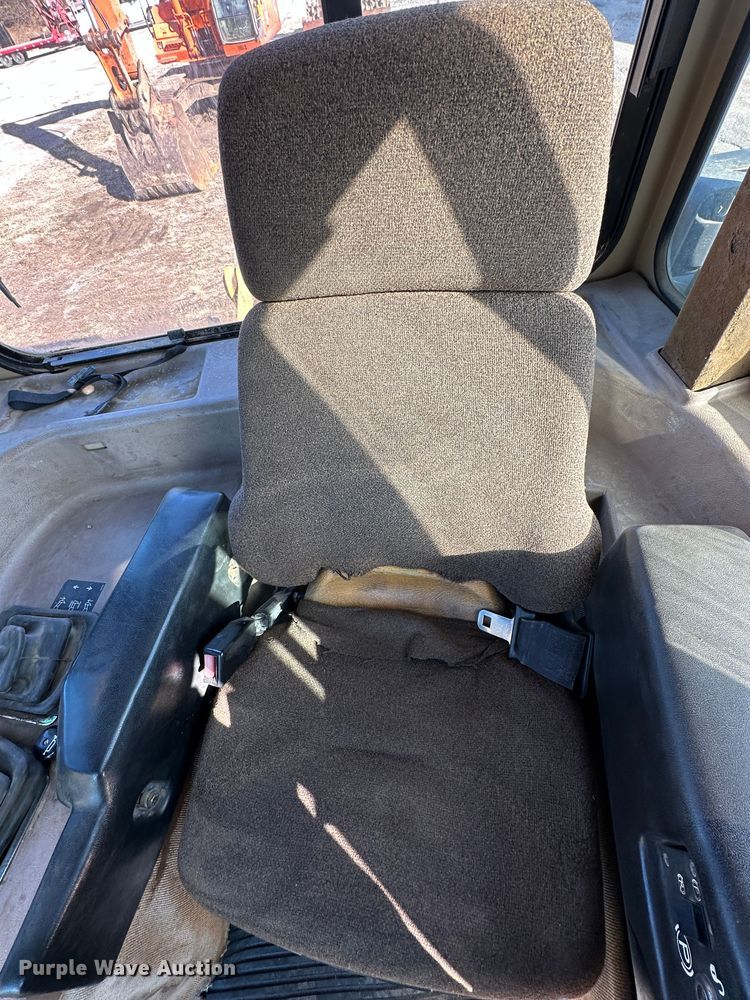 image for item DR7468 1998 Caterpillar D7R  dozer