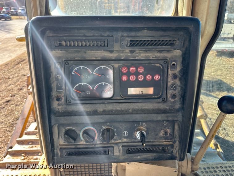 image for item DR7468 1998 Caterpillar D7R  dozer