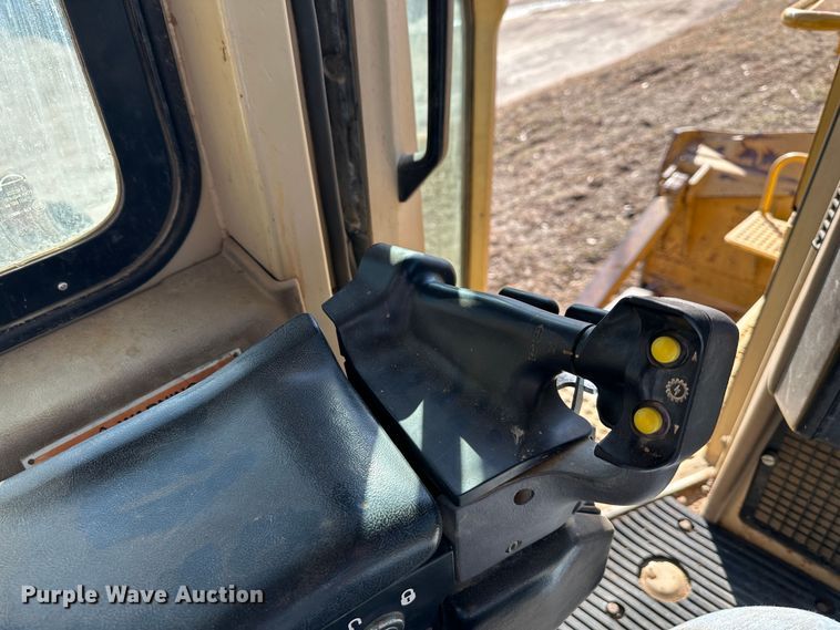 image for item DR7468 1998 Caterpillar D7R  dozer
