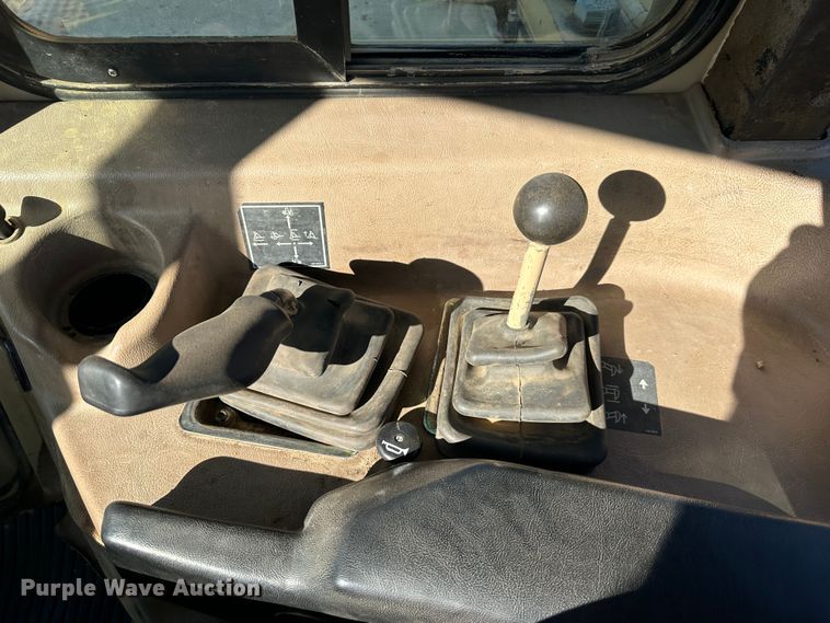 image for item DR7468 1998 Caterpillar D7R  dozer