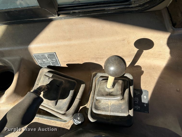 image for item DR7468 1998 Caterpillar D7R  dozer