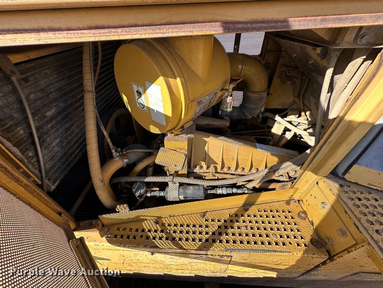 image for item DR7468 1998 Caterpillar D7R  dozer