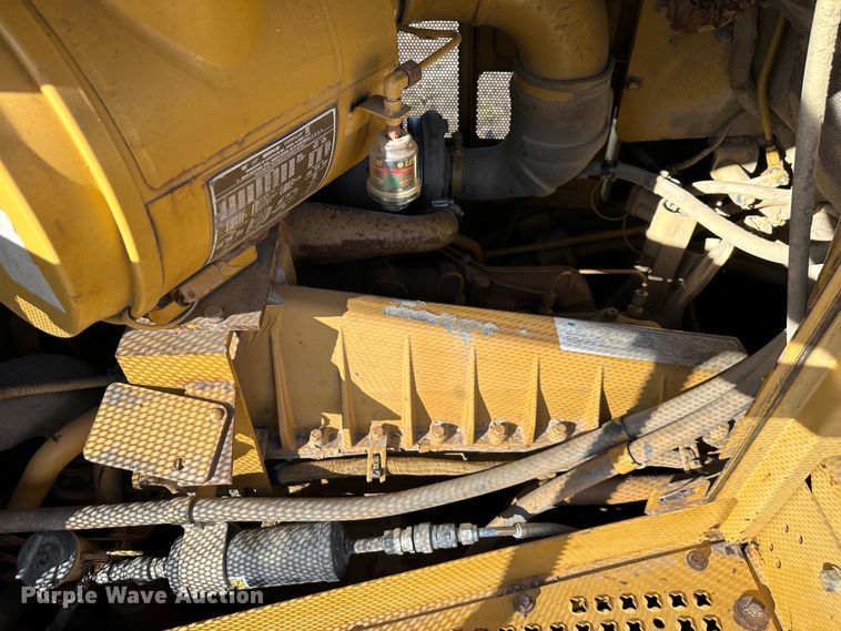 image for item DR7468 1998 Caterpillar D7R  dozer
