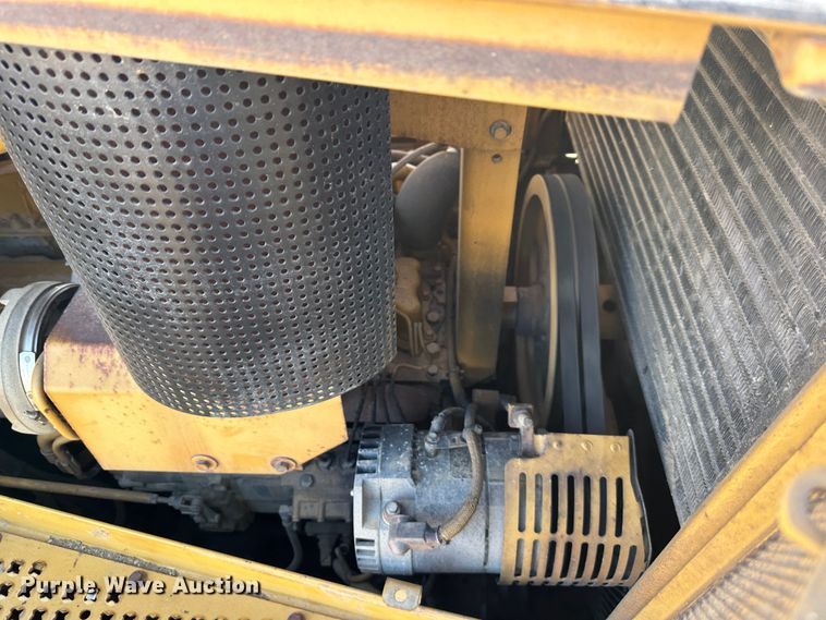 image for item DR7468 1998 Caterpillar D7R  dozer