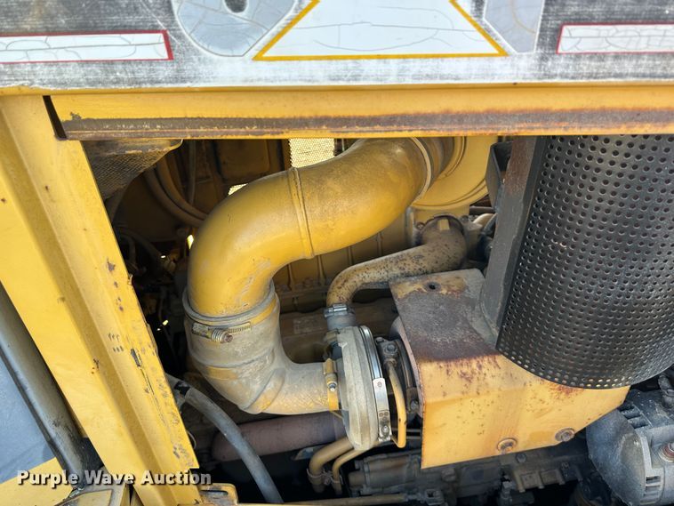image for item DR7468 1998 Caterpillar D7R  dozer