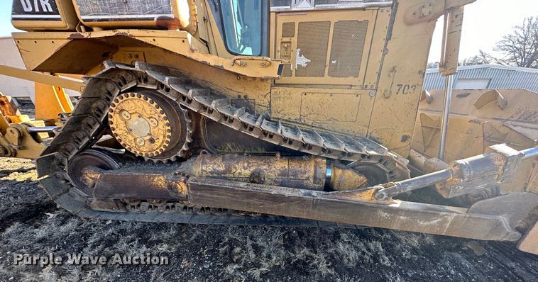 image for item DR7468 1998 Caterpillar D7R  dozer