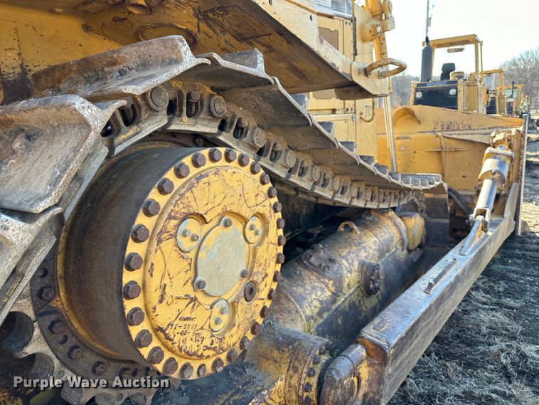 image for item DR7468 1998 Caterpillar D7R  dozer