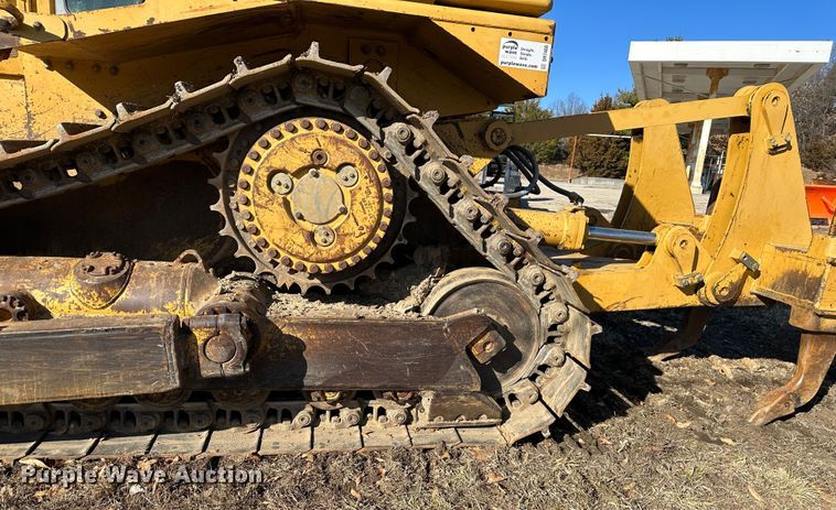image for item DR7468 1998 Caterpillar D7R  dozer