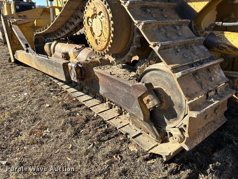 image for item DR7468 1998 Caterpillar D7R  dozer