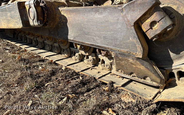 image for item DR7468 1998 Caterpillar D7R  dozer