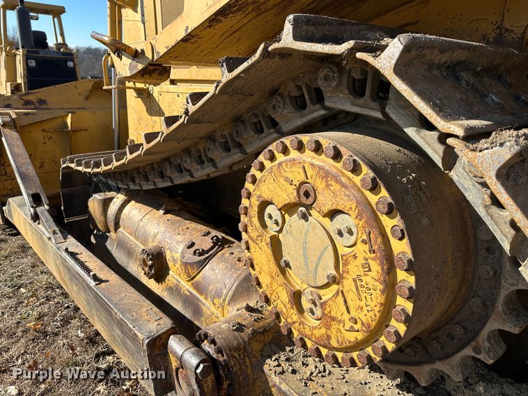 image for item DR7468 1998 Caterpillar D7R  dozer