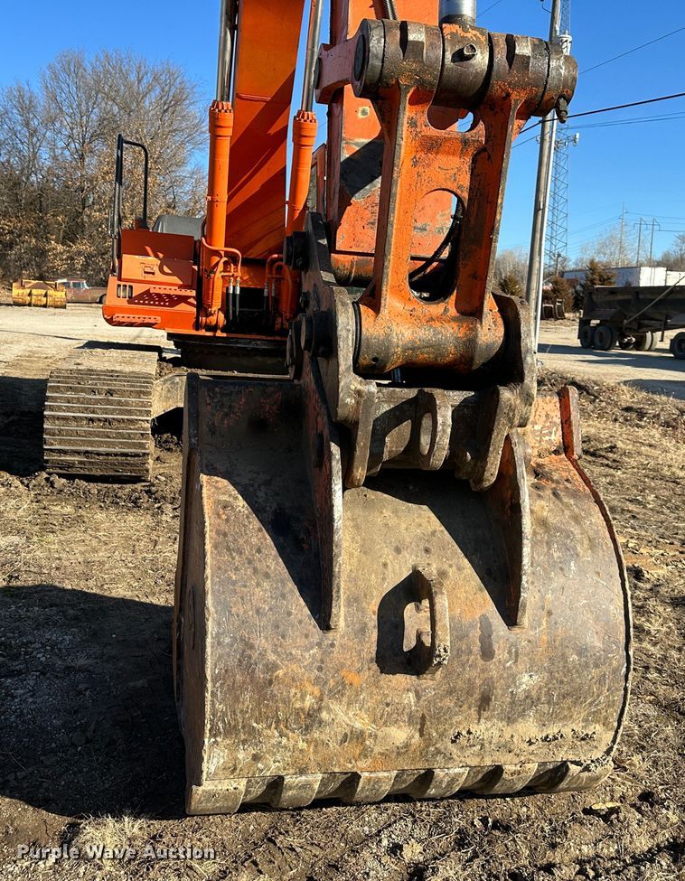 image for item DR7469 2002 Hitachi 330LC  excavator