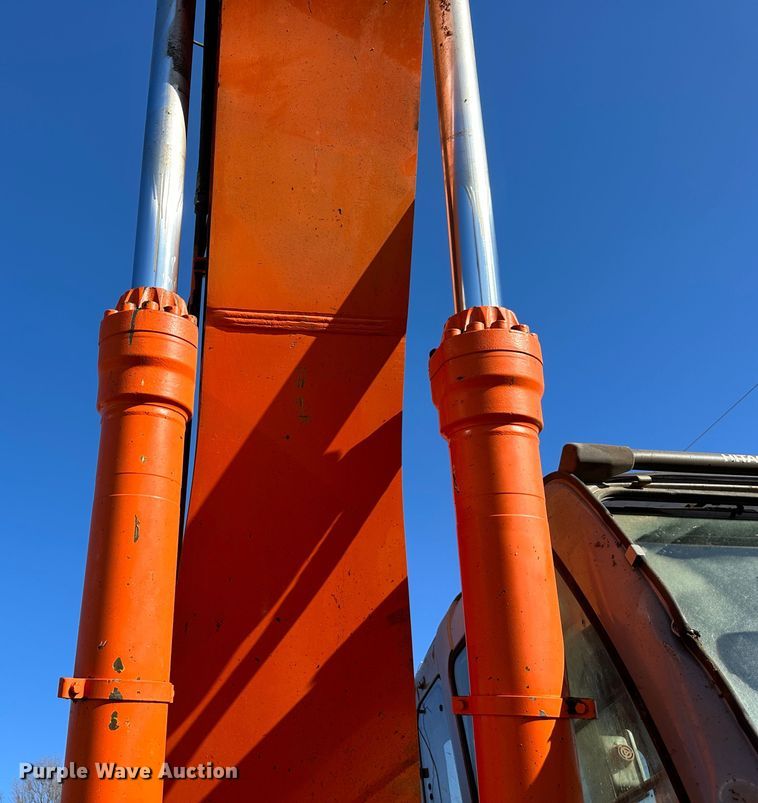 image for item DR7469 2002 Hitachi 330LC  excavator