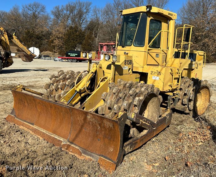 image for item DR7470 1992 Caterpillar 815B  landfill compactor