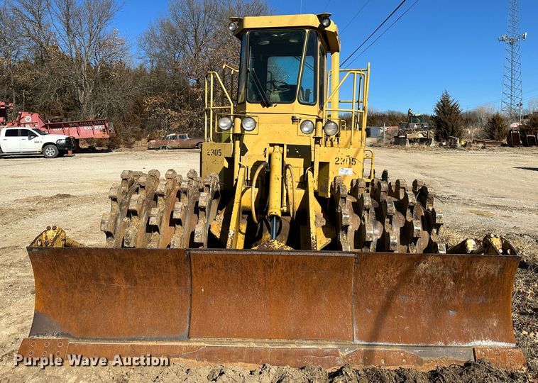 image for item DR7470 1992 Caterpillar 815B  landfill compactor