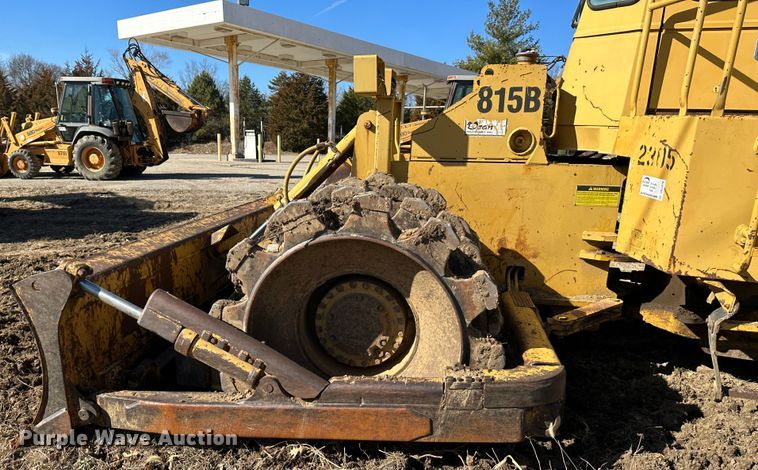 image for item DR7470 1992 Caterpillar 815B  landfill compactor