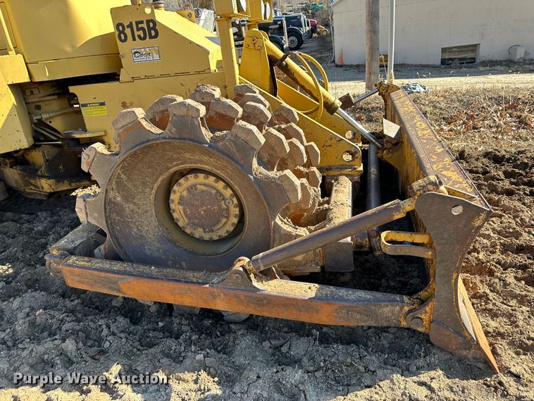 image for item DR7470 1992 Caterpillar 815B  landfill compactor