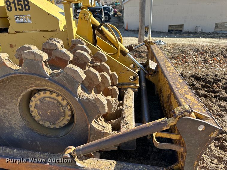 image for item DR7470 1992 Caterpillar 815B  landfill compactor